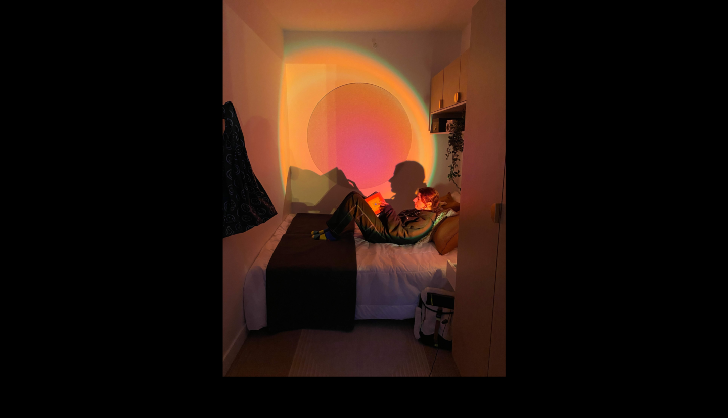 lampe coucher de soleil dans la chambre